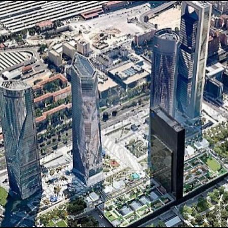 De Frente A 4 Torres, Habitacion Con Bano Hotel Madrid Luaran gambar